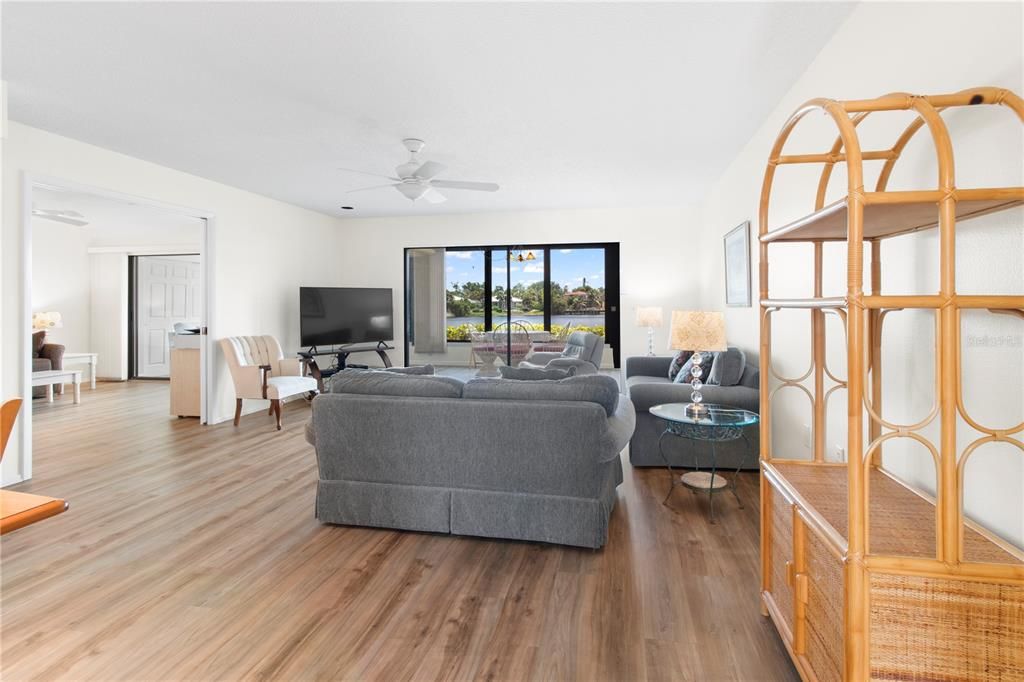 For Sale: $389,900 (3 beds, 2 baths, 1632 Square Feet)