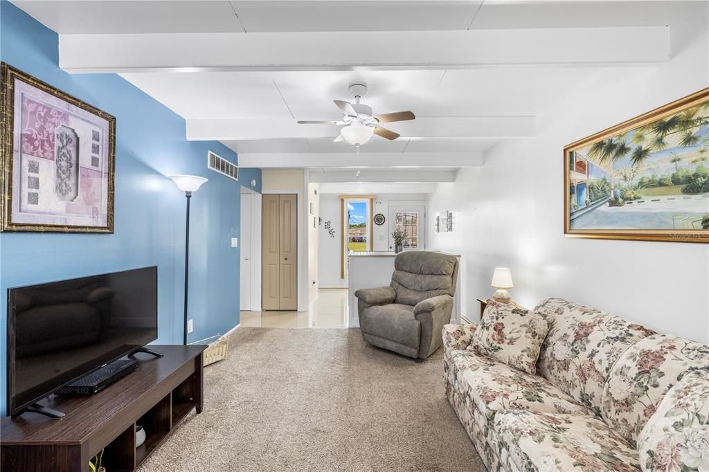For Sale: $99,900 (1 beds, 1 baths, 648 Square Feet)