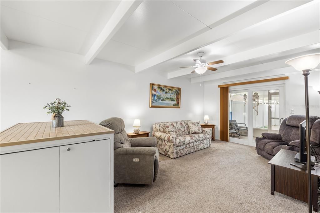 For Sale: $99,900 (1 beds, 1 baths, 648 Square Feet)
