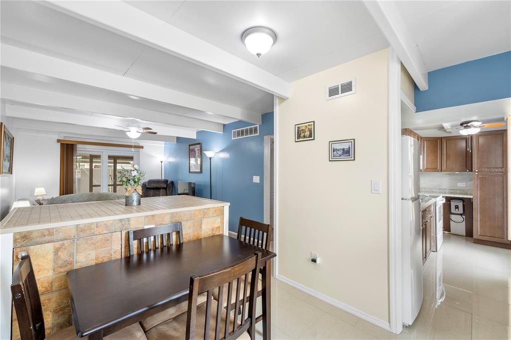 For Sale: $99,900 (1 beds, 1 baths, 648 Square Feet)