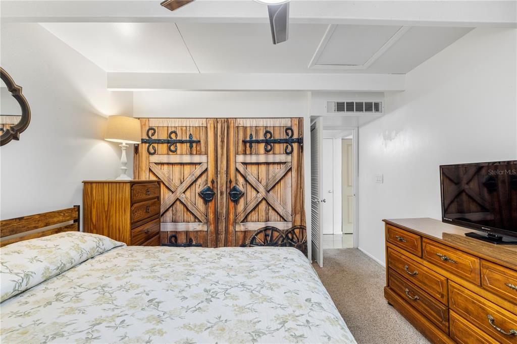 For Sale: $99,900 (1 beds, 1 baths, 648 Square Feet)
