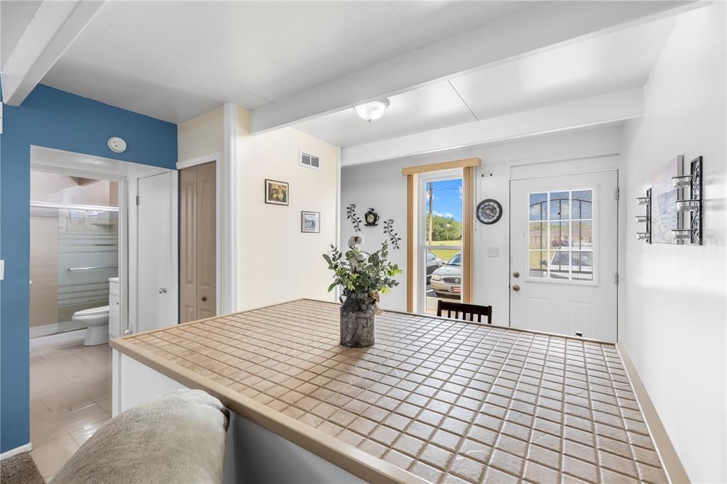 For Sale: $99,900 (1 beds, 1 baths, 648 Square Feet)