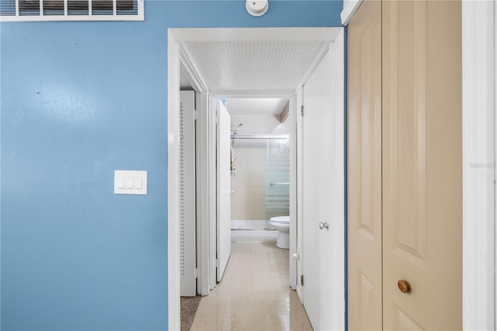 For Sale: $99,900 (1 beds, 1 baths, 648 Square Feet)