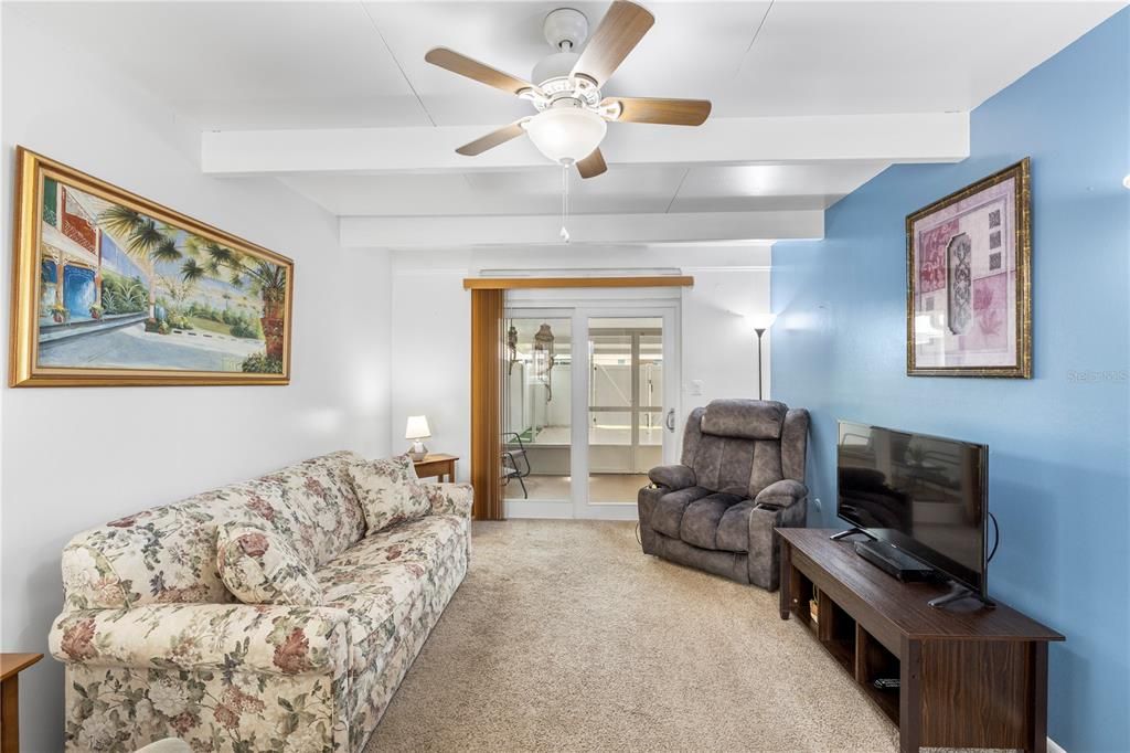 For Sale: $99,900 (1 beds, 1 baths, 648 Square Feet)