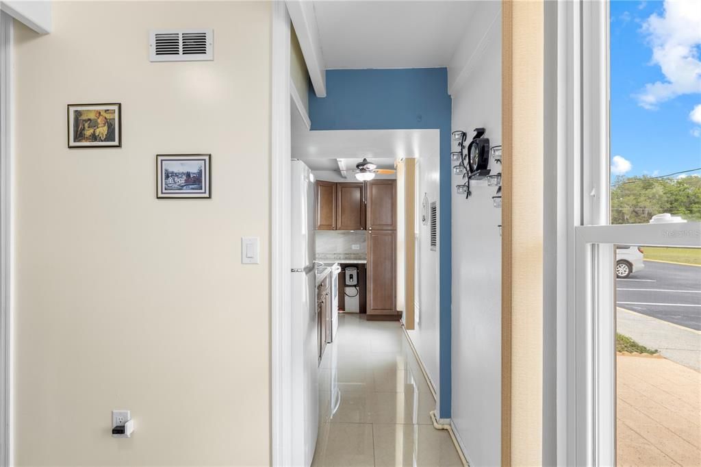 For Sale: $99,900 (1 beds, 1 baths, 648 Square Feet)