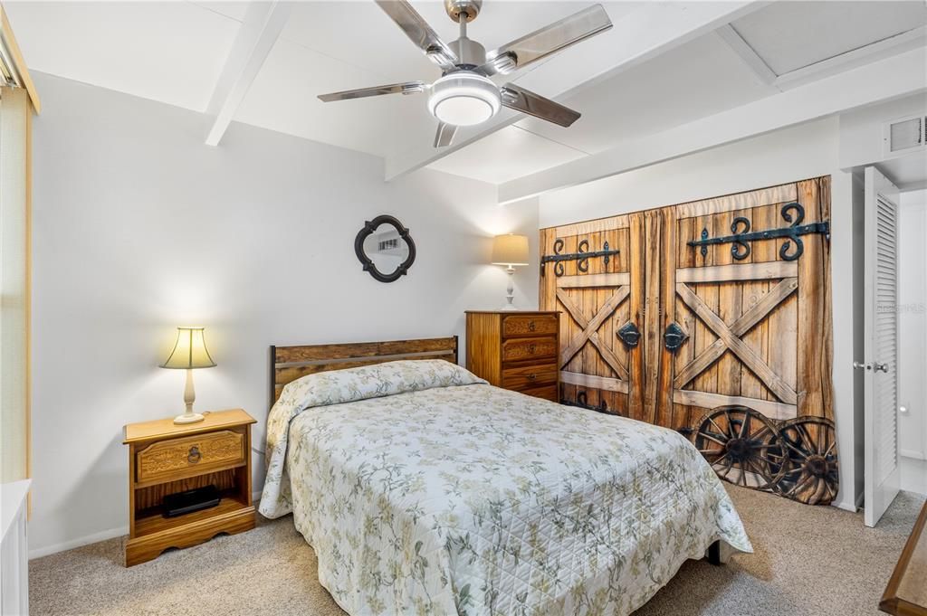 For Sale: $99,900 (1 beds, 1 baths, 648 Square Feet)