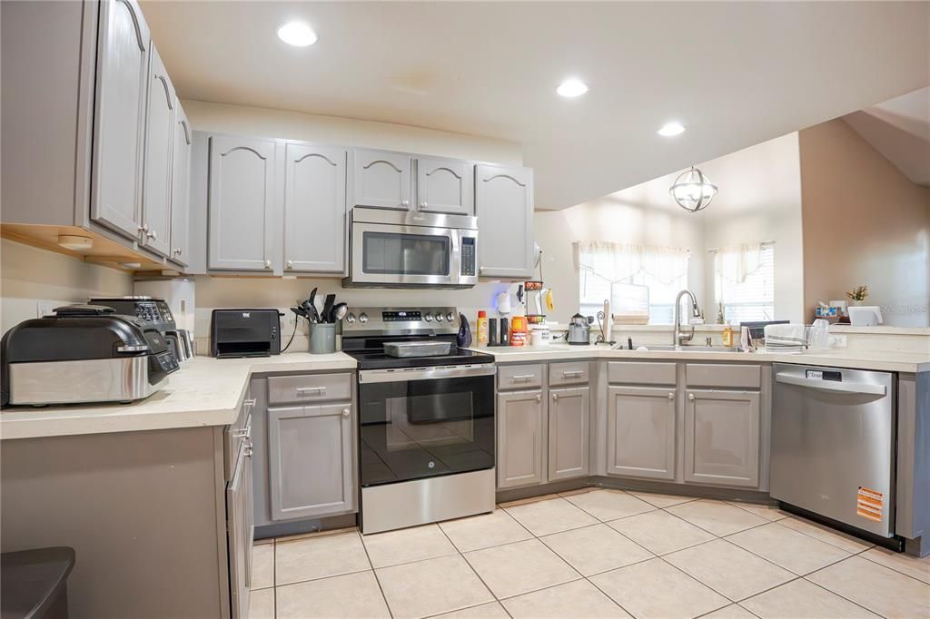 For Sale: $545,000 (5 beds, 3 baths, 2175 Square Feet)