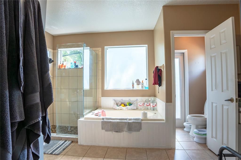 For Sale: $545,000 (5 beds, 3 baths, 2175 Square Feet)