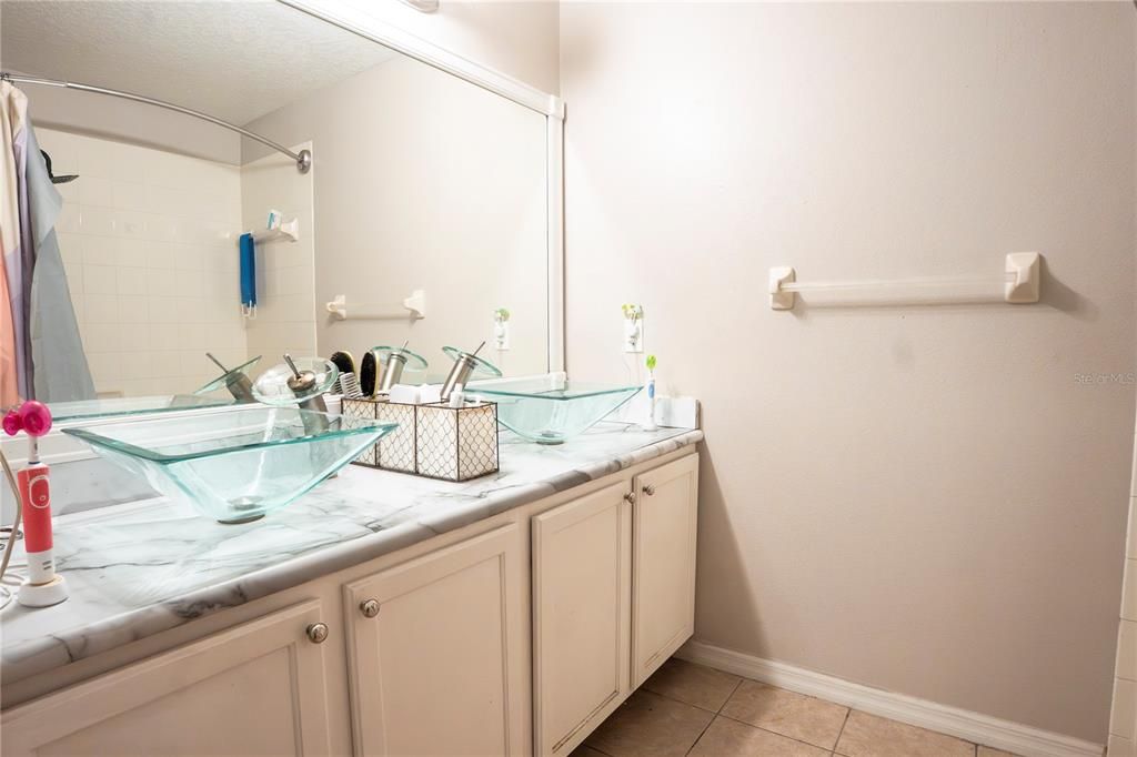 For Sale: $545,000 (5 beds, 3 baths, 2175 Square Feet)