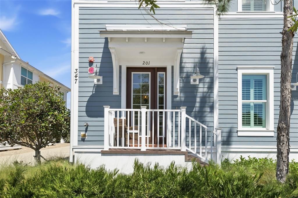 Active With Contract: $789,000 (2 beds, 2 baths, 2011 Square Feet)