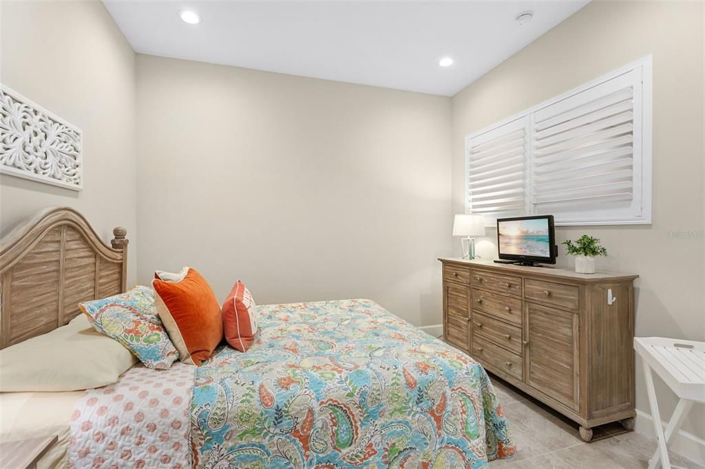 Active With Contract: $789,000 (2 beds, 2 baths, 2011 Square Feet)