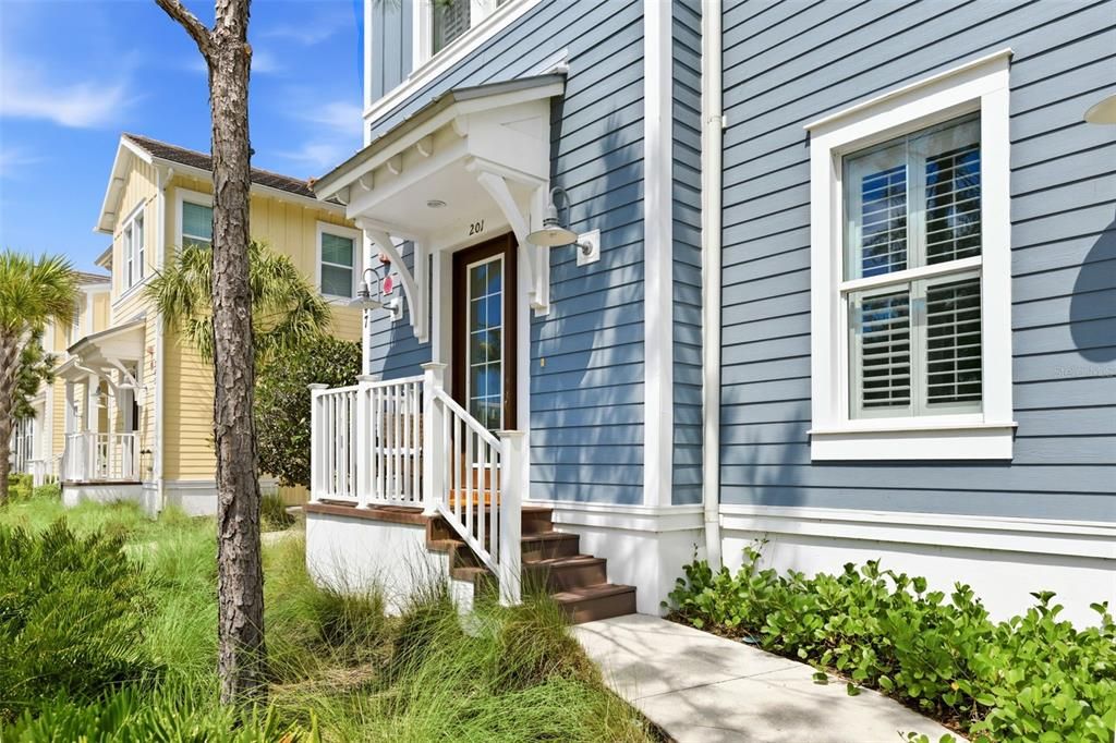 Active With Contract: $789,000 (2 beds, 2 baths, 2011 Square Feet)