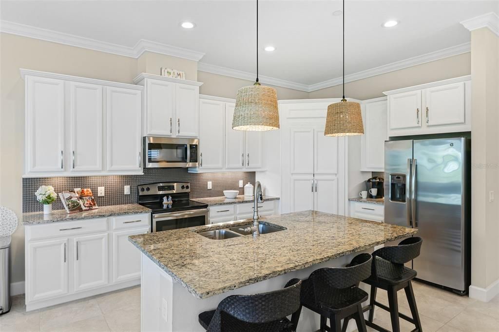 Active With Contract: $789,000 (2 beds, 2 baths, 2011 Square Feet)