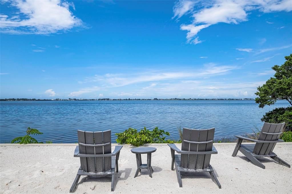 Active With Contract: $789,000 (2 beds, 2 baths, 2011 Square Feet)