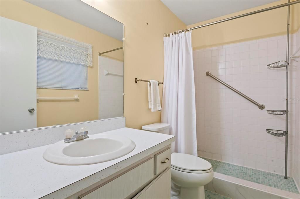 Activo con contrato: $235,000 (2 camas, 2 baños, 1256 Pies cuadrados)