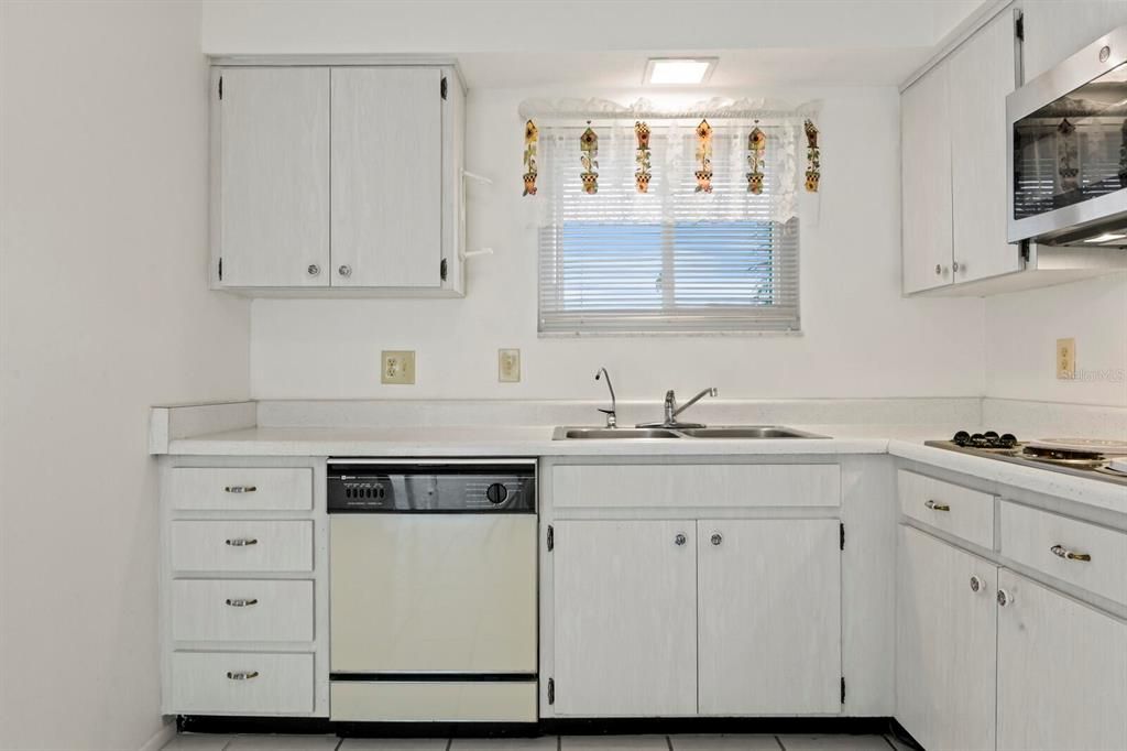 Activo con contrato: $235,000 (2 camas, 2 baños, 1256 Pies cuadrados)