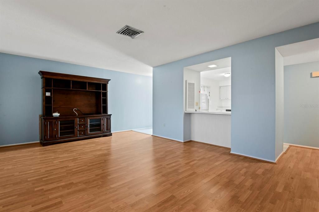 Activo con contrato: $235,000 (2 camas, 2 baños, 1256 Pies cuadrados)