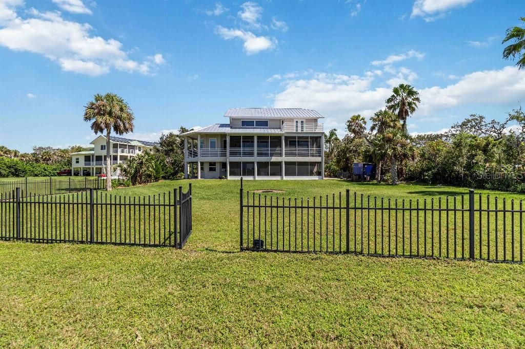 For Sale: $2,210,000 (3 beds, 2 baths, 3306 Square Feet)