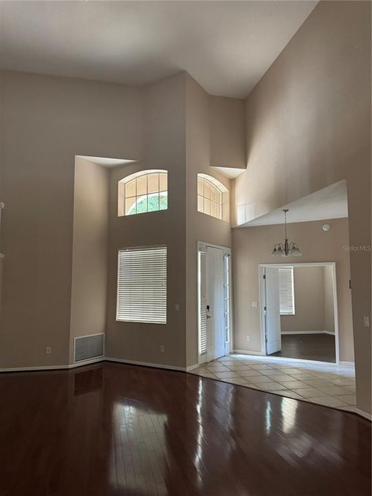 For Rent: $3,195 (7 beds, 5 baths, 3240 Square Feet)