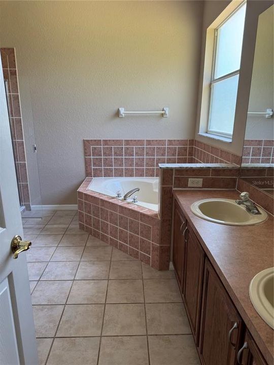 For Rent: $3,195 (7 beds, 5 baths, 3240 Square Feet)