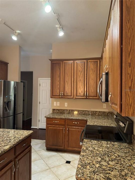For Rent: $3,195 (7 beds, 5 baths, 3240 Square Feet)