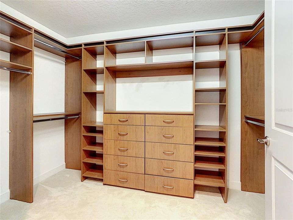 En Renta: $3,875 (2 camas, 2 baños, 1970 Pies cuadrados)