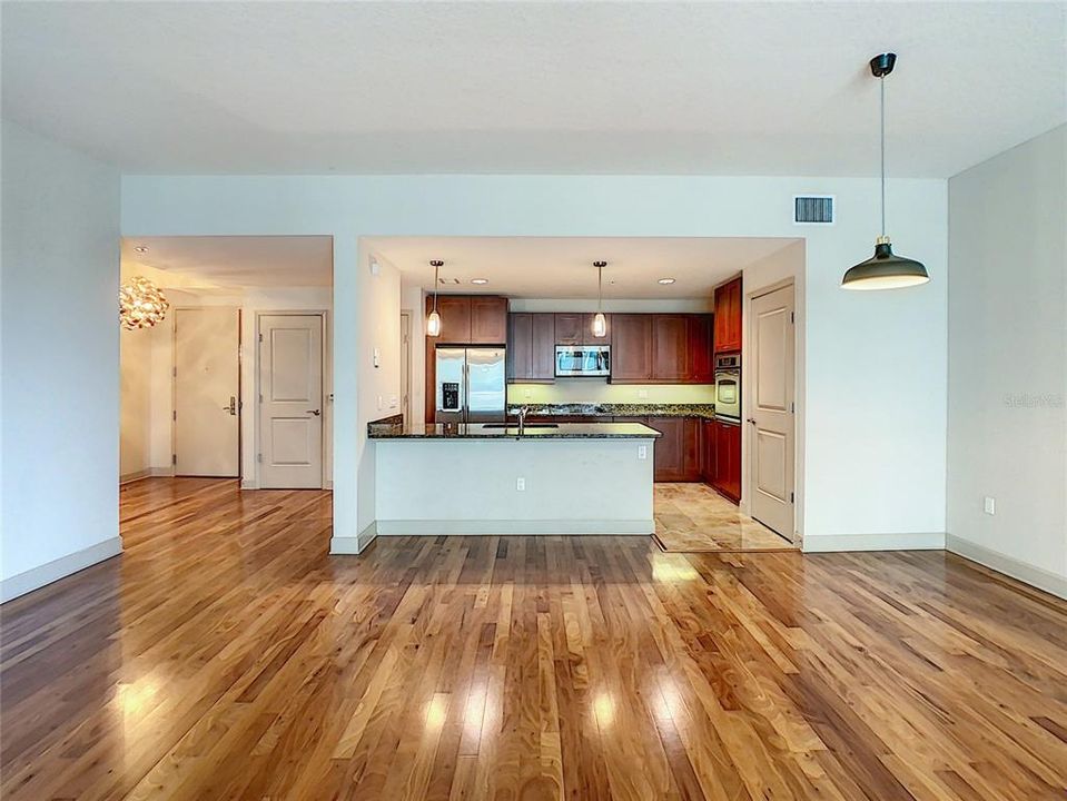 En Renta: $3,875 (2 camas, 2 baños, 1970 Pies cuadrados)