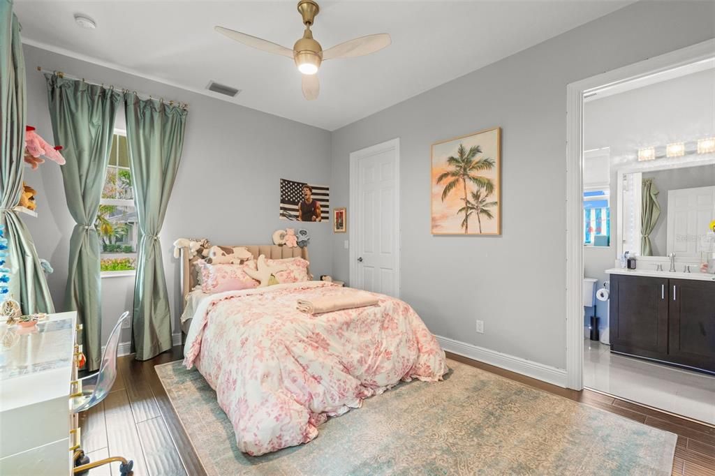 For Sale: $1,290,000 (3 beds, 4 baths, 3460 Square Feet)