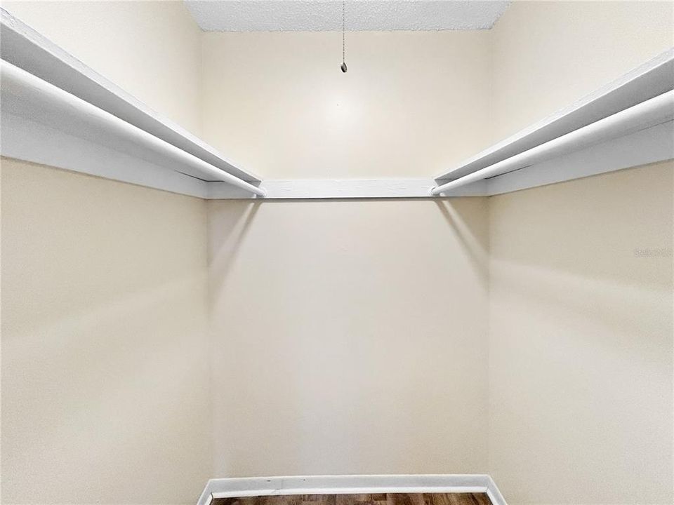 На продажу: $149,900 (2 спален, 2 ванн, 1068 Квадратных фут)