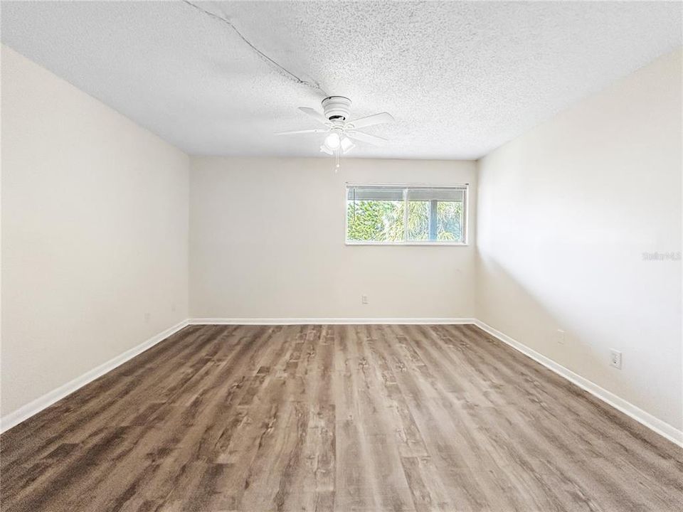 На продажу: $149,900 (2 спален, 2 ванн, 1068 Квадратных фут)