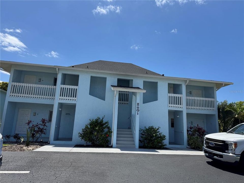 For Sale: $129,000 (2 beds, 2 baths, 999 Square Feet)