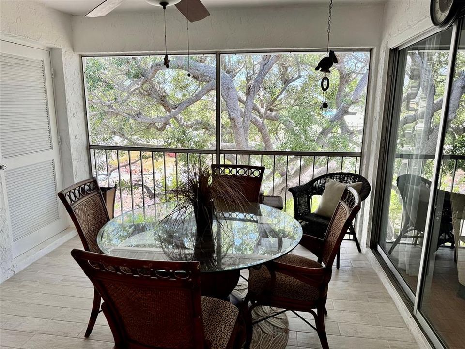 For Sale: $129,000 (2 beds, 2 baths, 999 Square Feet)