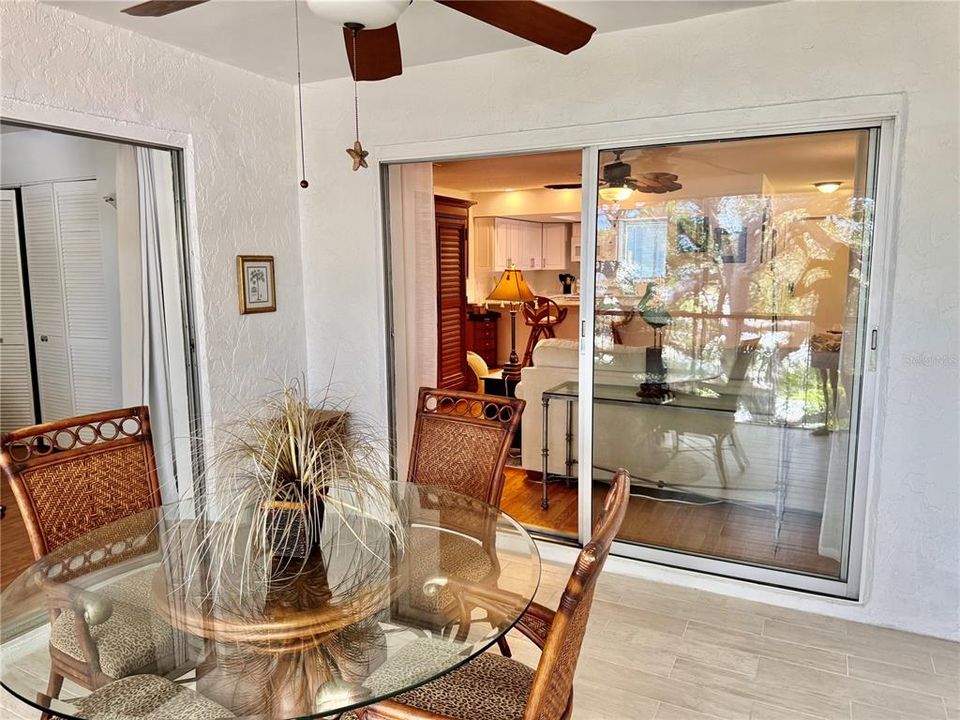 For Sale: $129,000 (2 beds, 2 baths, 999 Square Feet)