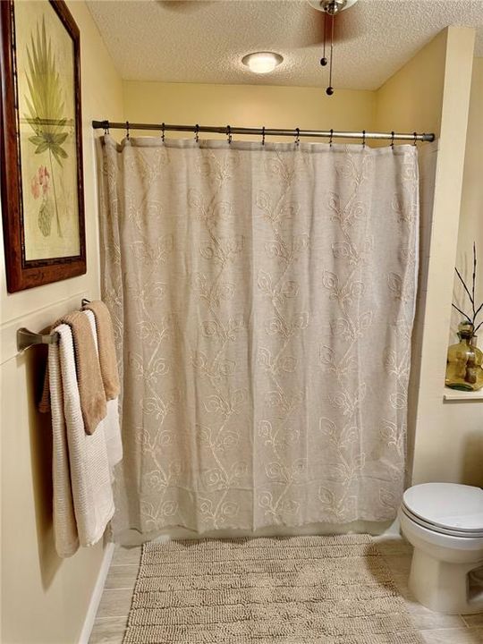 For Sale: $129,000 (2 beds, 2 baths, 999 Square Feet)