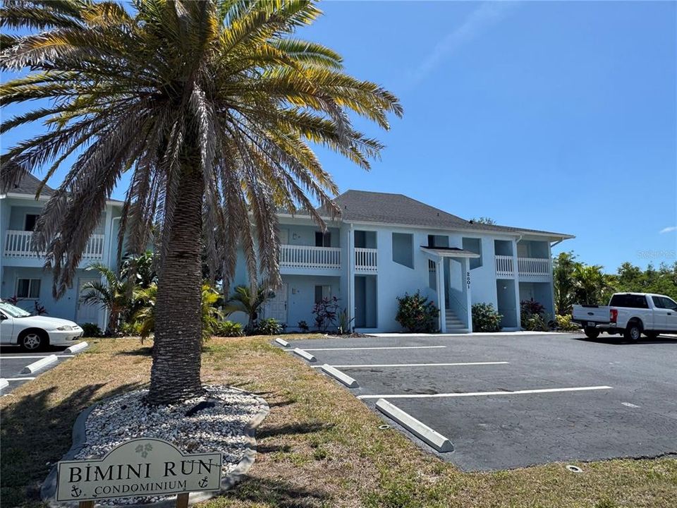 For Sale: $129,000 (2 beds, 2 baths, 999 Square Feet)