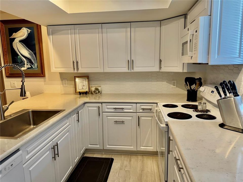 For Sale: $129,000 (2 beds, 2 baths, 999 Square Feet)