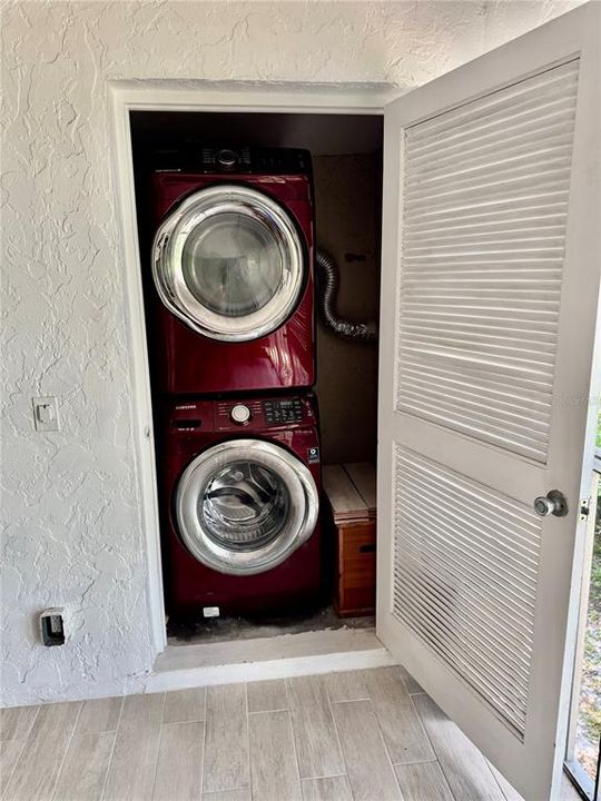 For Sale: $129,000 (2 beds, 2 baths, 999 Square Feet)