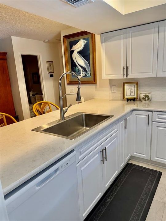 For Sale: $129,000 (2 beds, 2 baths, 999 Square Feet)