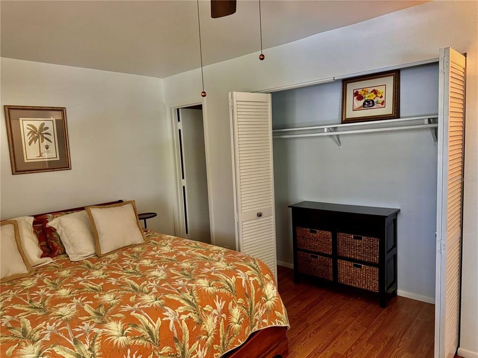 For Sale: $129,000 (2 beds, 2 baths, 999 Square Feet)