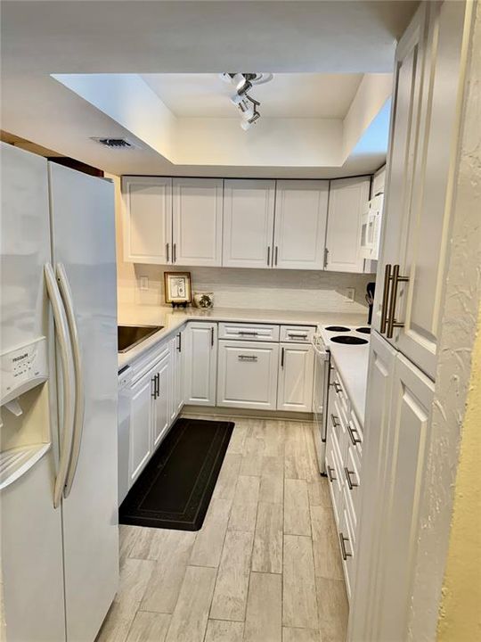 For Sale: $129,000 (2 beds, 2 baths, 999 Square Feet)