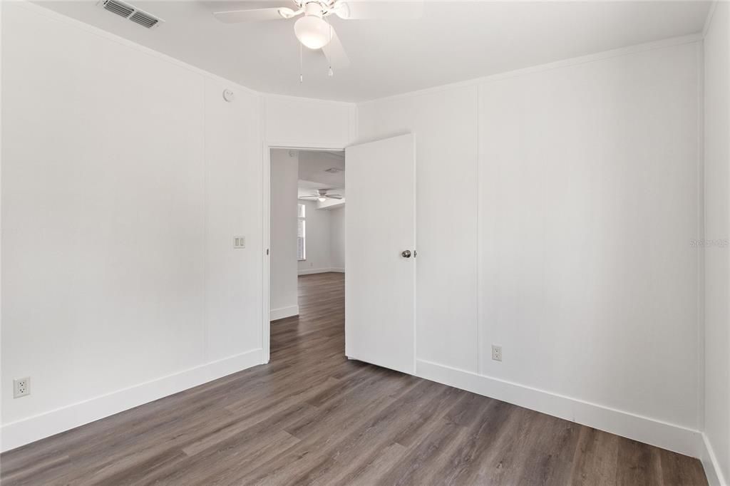 Под контрактом: $309,999 (5 спален, 3 ванн, 2108 Квадратных фут)