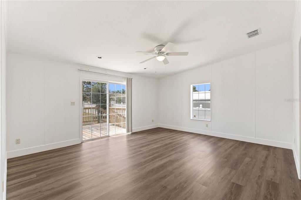 Под контрактом: $309,999 (5 спален, 3 ванн, 2108 Квадратных фут)