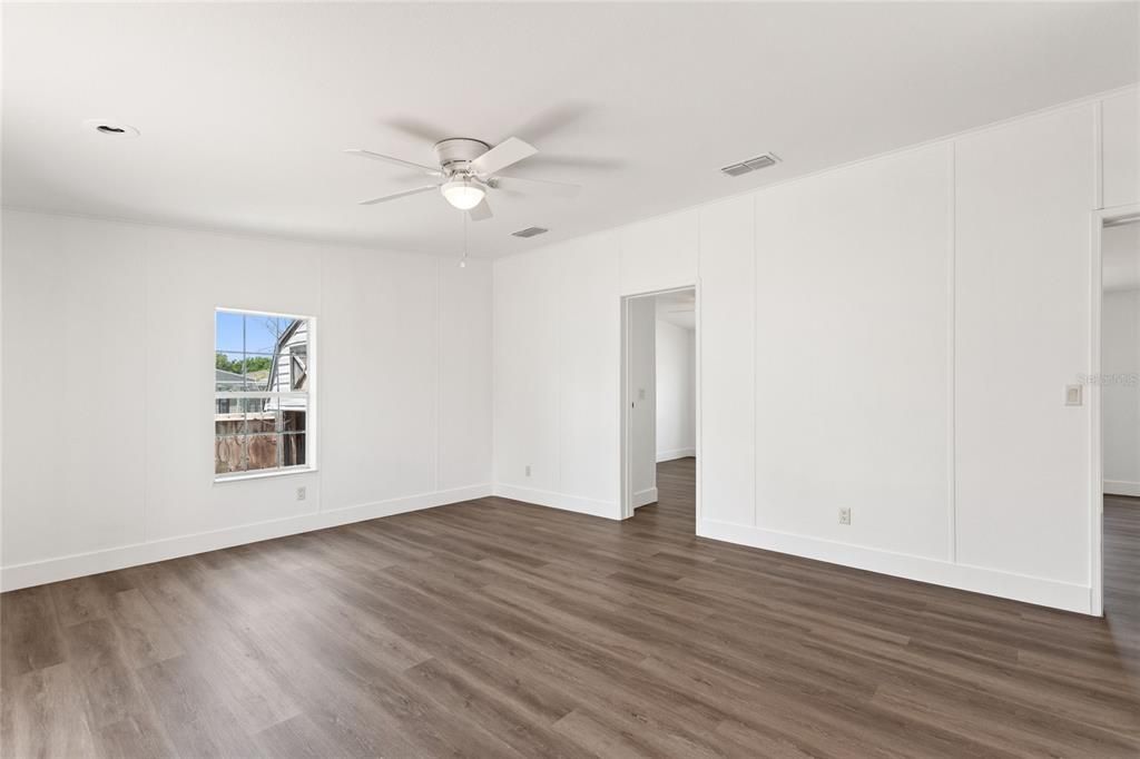 Под контрактом: $309,999 (5 спален, 3 ванн, 2108 Квадратных фут)