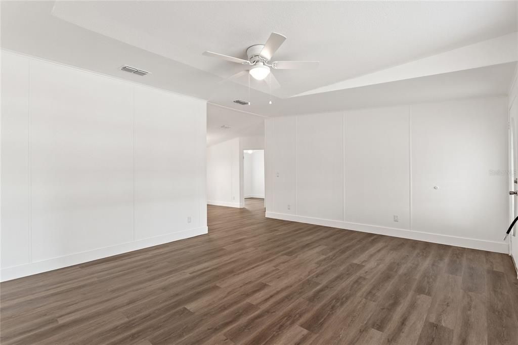 Под контрактом: $309,999 (5 спален, 3 ванн, 2108 Квадратных фут)