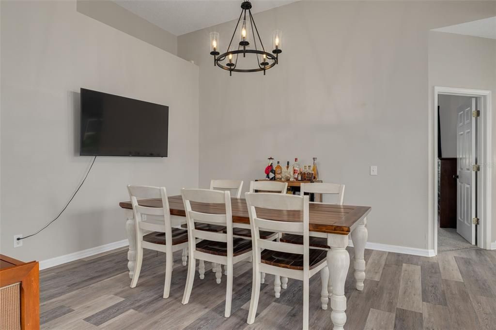 En Venta: $499,000 (4 camas, 3 baños, 2140 Pies cuadrados)