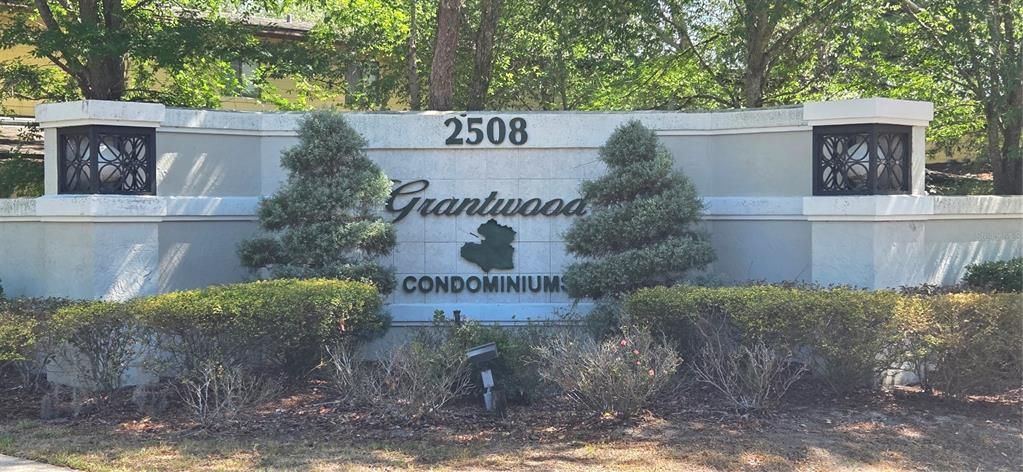 Active With Contract: $154,900 (2 beds, 2 baths, 975 Square Feet)