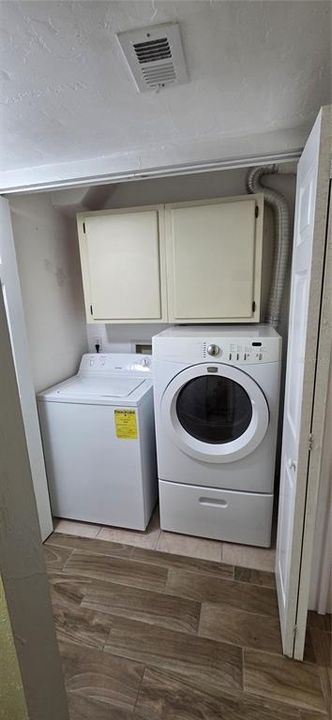 Active With Contract: $154,900 (2 beds, 2 baths, 975 Square Feet)
