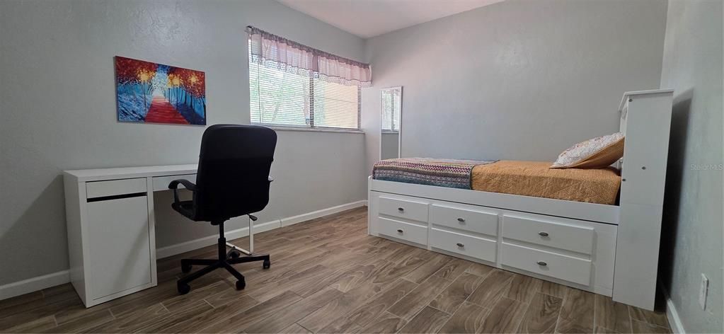 Active With Contract: $154,900 (2 beds, 2 baths, 975 Square Feet)