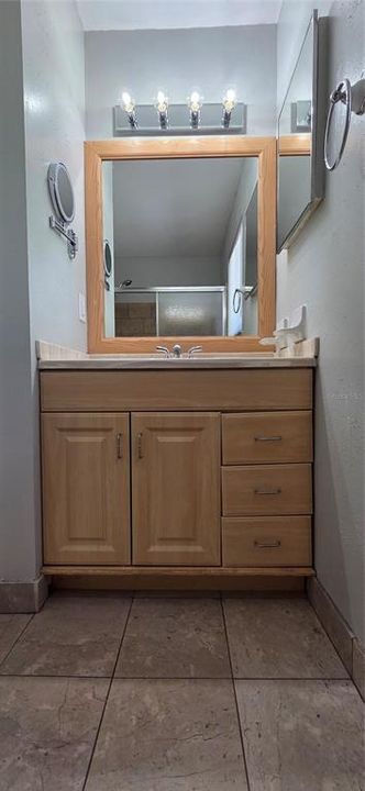 Active With Contract: $154,900 (2 beds, 2 baths, 975 Square Feet)