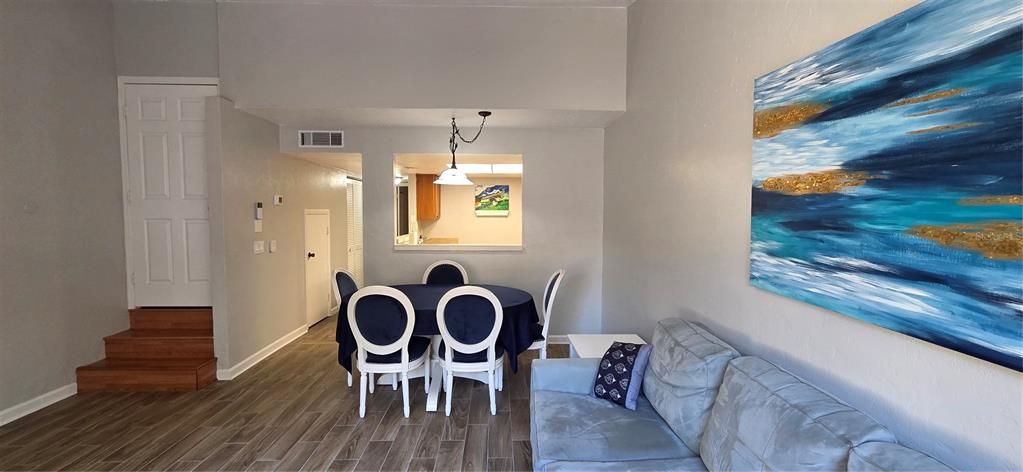 Active With Contract: $154,900 (2 beds, 2 baths, 975 Square Feet)